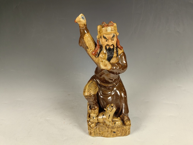 古玩陶瓷民國粉彩趙公明雕塑真品鑒賞圖