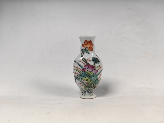 古玩陶瓷民國(guó)蓮花花卉鳥紋粉彩瓶真品鑒賞圖