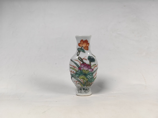 古玩陶瓷民國(guó)蓮花花卉鳥紋粉彩瓶真品鑒賞圖