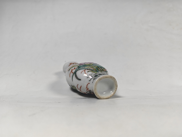 古玩陶瓷民國(guó)蓮花花卉鳥紋粉彩瓶真品鑒賞圖