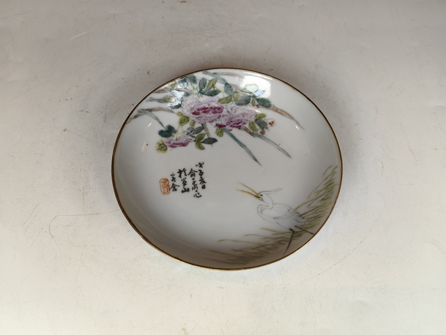古玩陶瓷民國余子明作淺降彩牡丹仙鶴賞盤真品鑒賞圖