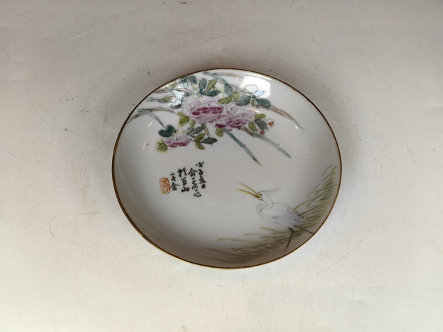 古玩陶瓷民國余子明作淺降彩牡丹仙鶴賞盤真品鑒賞圖