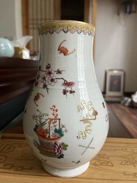 古玩字畫大清嘉慶年制款粉彩瓶真品鑒賞圖