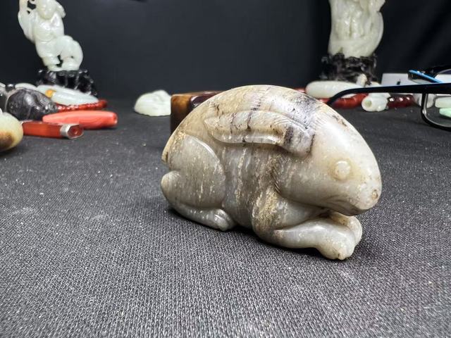 古玩玉器和田青玉兔真品鑒賞圖