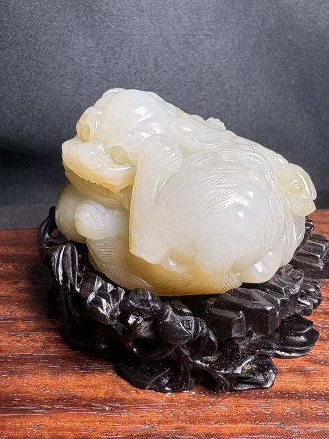 古玩玉器和田玉雕“瑞獸”擺件真品鑒賞圖