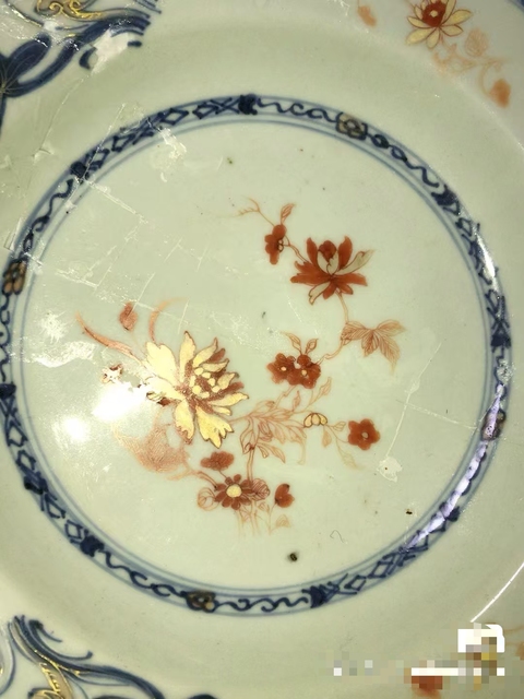 古玩陶瓷青花礬紅描金盤真品鑒賞圖
