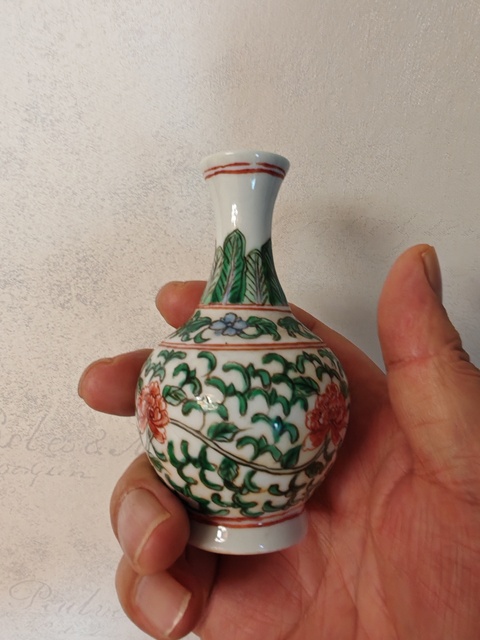 古玩陶瓷五彩花卉紋撇口瓶真品鑒賞圖