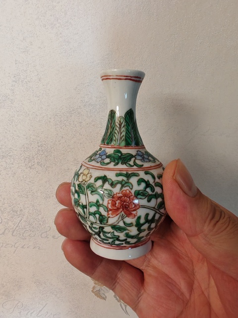 古玩陶瓷五彩花卉紋撇口瓶真品鑒賞圖