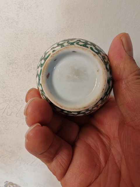 古玩陶瓷五彩花卉紋撇口瓶真品鑒賞圖