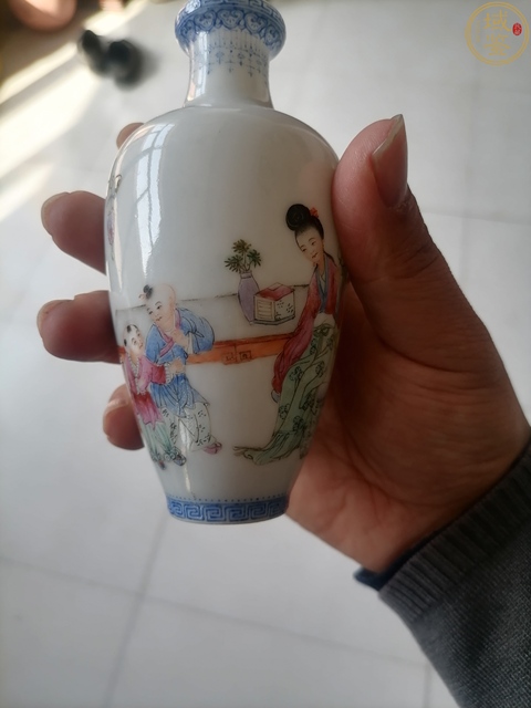 古玩陶瓷粉彩侍女詩文瓶拍賣，當前價格22000元