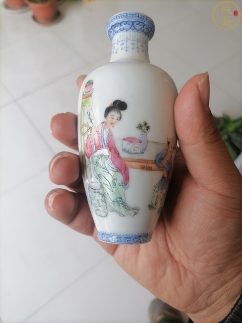 古玩陶瓷粉彩侍女詩文瓶拍賣，當前價格22000元