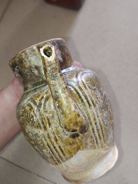 古玩陶瓷褐釉花卉紋執壺，平臺不允許估價真品鑒賞圖