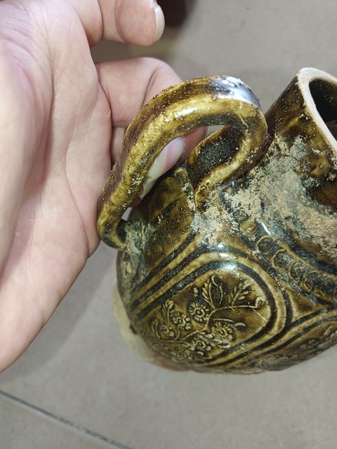 古玩陶瓷褐釉花卉紋執壺，平臺不允許估價真品鑒賞圖