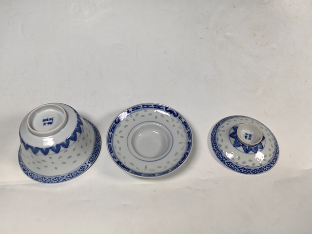 古玩陶瓷晚清民國玲瓏瓷花卉紋青花三才杯真品鑒賞圖