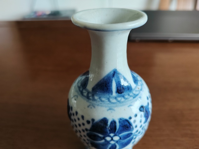 古玩陶瓷青花皮球花紋撇口瓶真品鑒賞圖