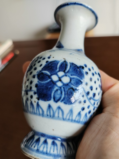 古玩陶瓷青花皮球花紋撇口瓶真品鑒賞圖