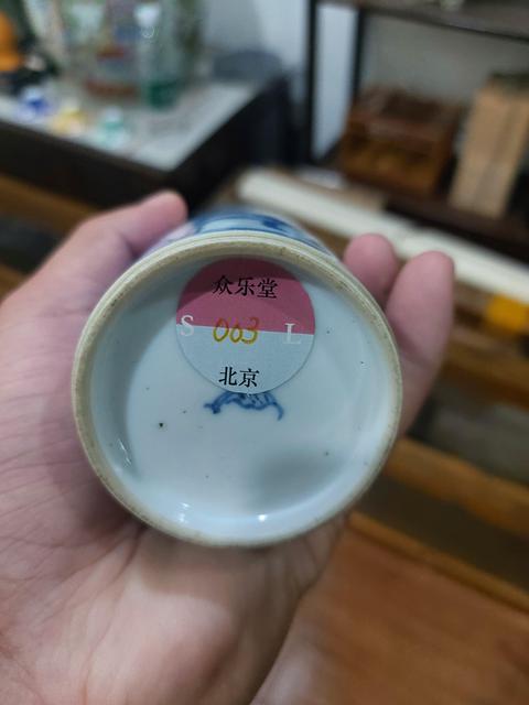 古玩陶瓷仕女花卉紋青花瓶真品鑒賞圖