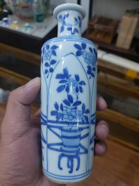 古玩陶瓷仕女花卉紋青花瓶真品鑒賞圖