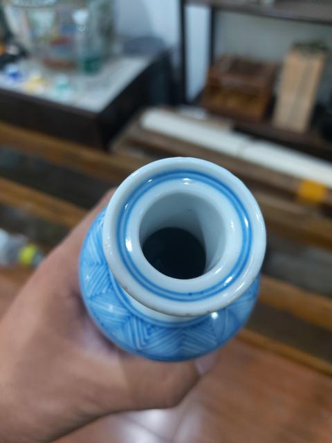 古玩陶瓷仕女花卉紋青花瓶真品鑒賞圖