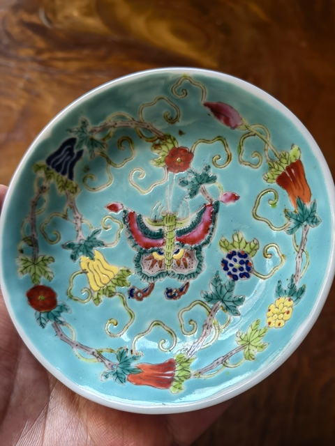 古玩陶瓷瓜蝶連綿粉彩盤真品鑒賞圖