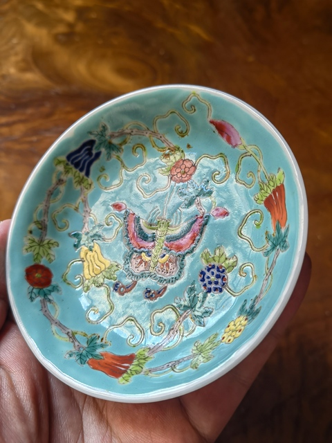 古玩陶瓷瓜蝶連綿粉彩盤真品鑒賞圖