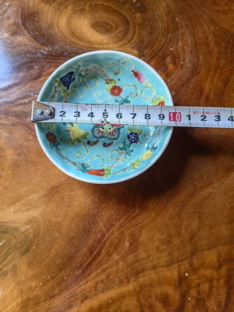 古玩陶瓷瓜蝶連綿粉彩盤真品鑒賞圖