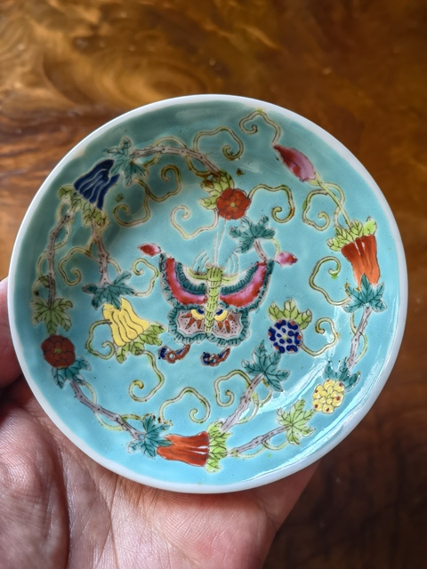 古玩陶瓷瓜蝶連綿粉彩盤真品鑒賞圖