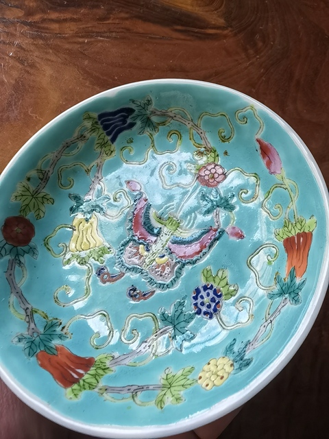 古玩陶瓷瓜蝶連綿粉彩盤真品鑒賞圖