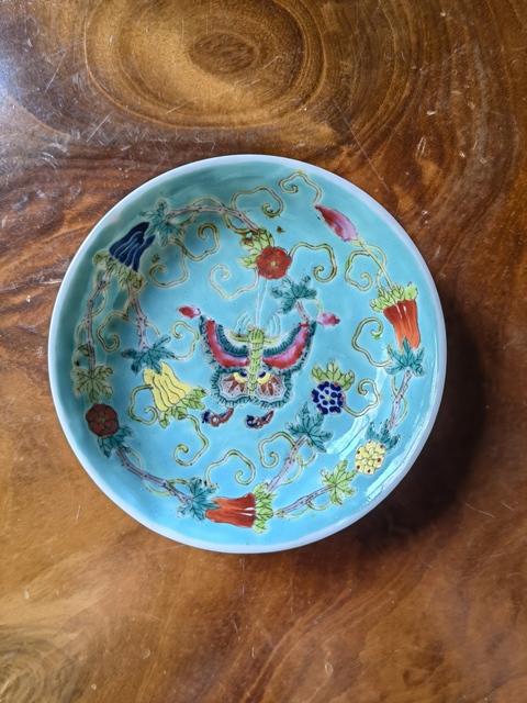 古玩陶瓷瓜蝶連綿粉彩盤真品鑒賞圖