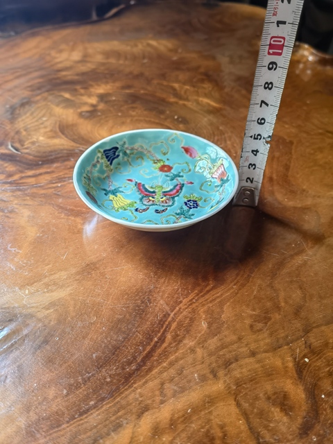 古玩陶瓷瓜蝶連綿粉彩盤真品鑒賞圖
