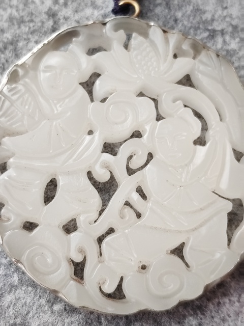 古玩玉器乳化玻璃雕“和合二仙”佩真品鑒賞圖