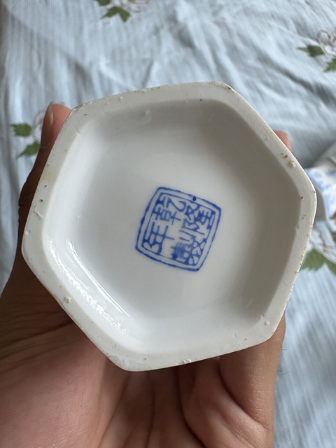 古玩陶瓷山水紋瓶真品鑒賞圖