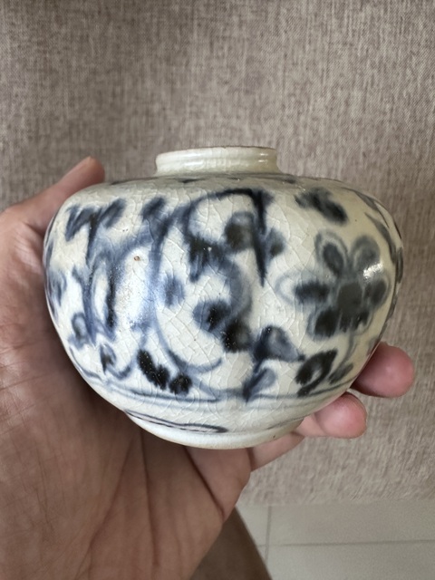古玩陶瓷青花纏枝花卉紋罐真品鑒賞圖