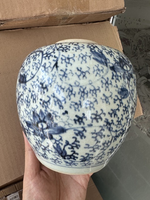 古玩陶瓷青花纏枝花卉紋罐真品鑒賞圖