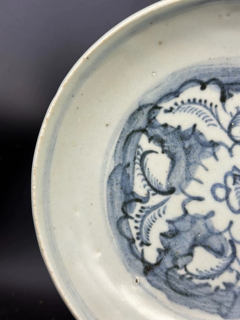 古玩陶瓷花卉紋青花盤真品鑒賞圖