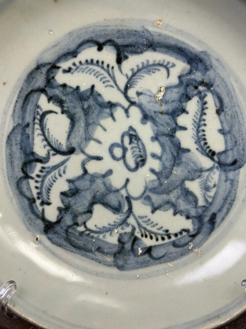 古玩陶瓷花卉紋青花盤真品鑒賞圖