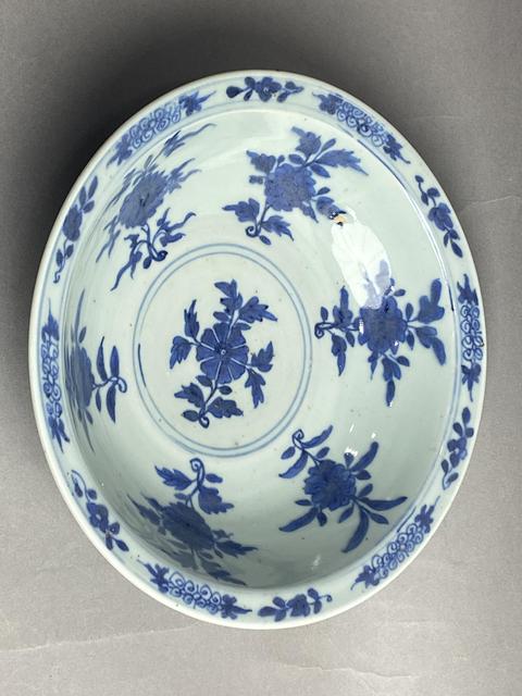 古玩陶瓷青花折枝花卉紋折沿碗真品鑒賞圖