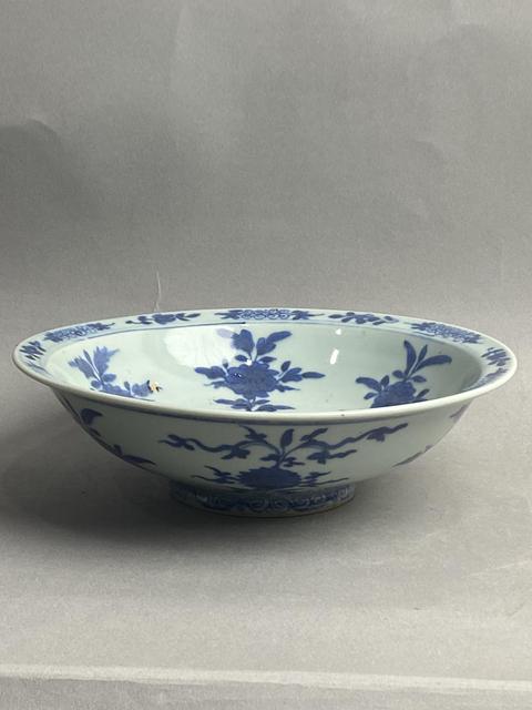 古玩陶瓷青花折枝花卉紋折沿碗真品鑒賞圖