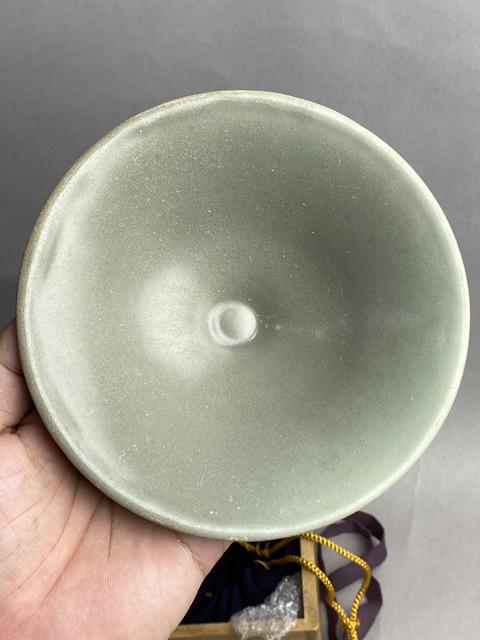 古玩陶瓷龍泉窯青釉斗笠盞真品鑒賞圖