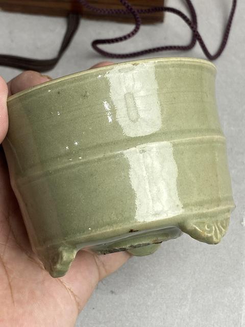古玩陶瓷龍泉窯青釉竹節紋琴爐真品鑒賞圖