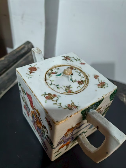 古玩陶瓷粉彩執(zhí)壺真品鑒賞圖