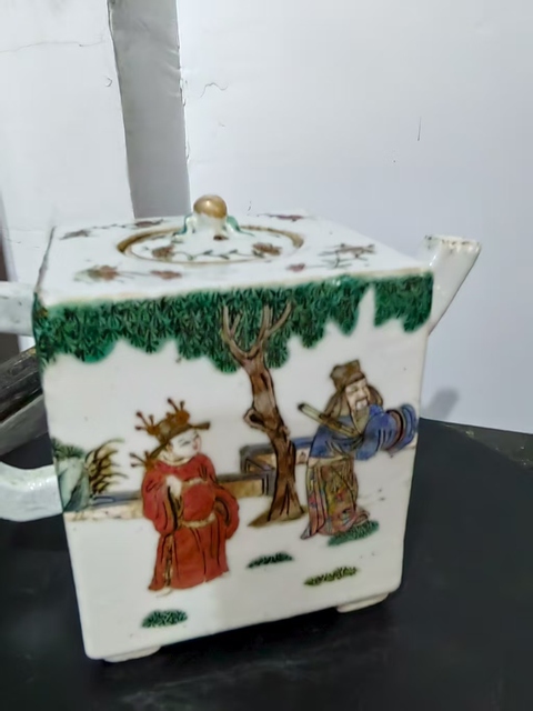 古玩陶瓷粉彩執(zhí)壺真品鑒賞圖