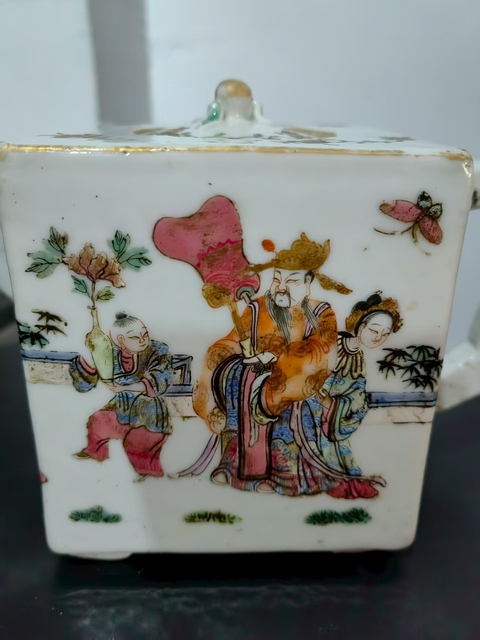 古玩陶瓷粉彩執(zhí)壺真品鑒賞圖