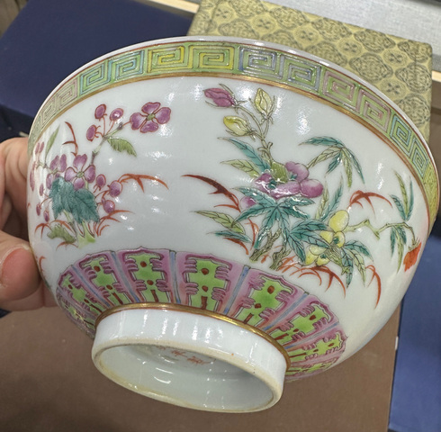 古玩陶瓷光緒粉彩花卉紋碗真品鑒賞圖