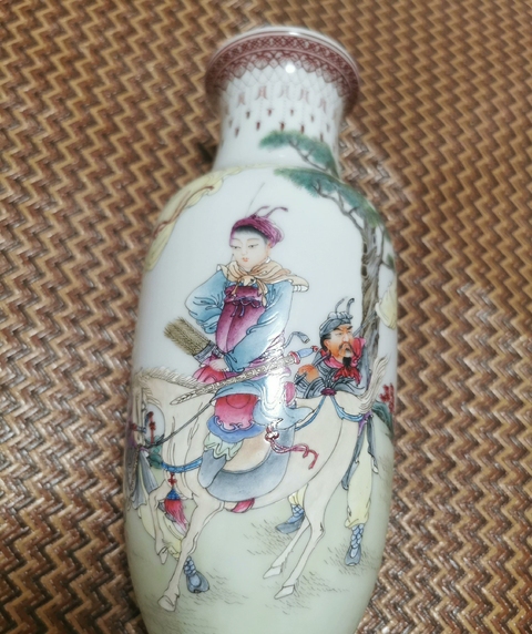 古玩陶瓷粉彩瓶真品鑒賞圖