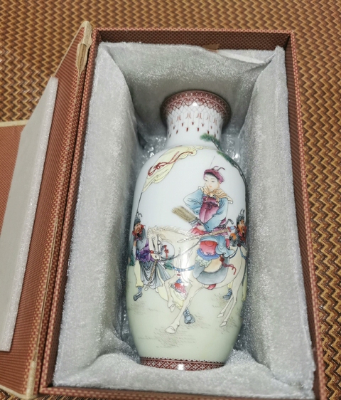 古玩陶瓷粉彩瓶真品鑒賞圖