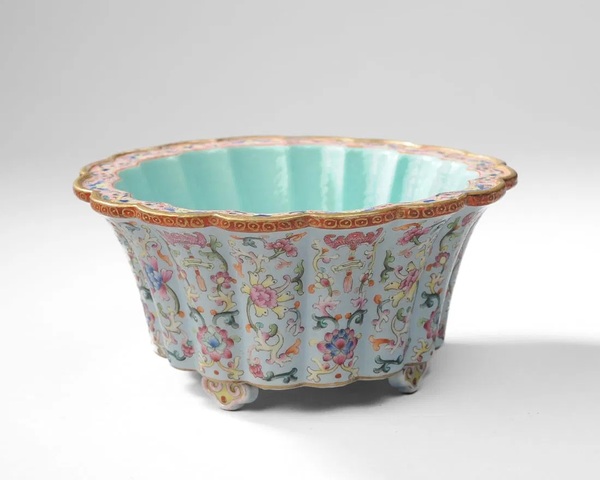 古玩陶瓷粉彩花卉紋瓜棱花盆真品鑒賞圖