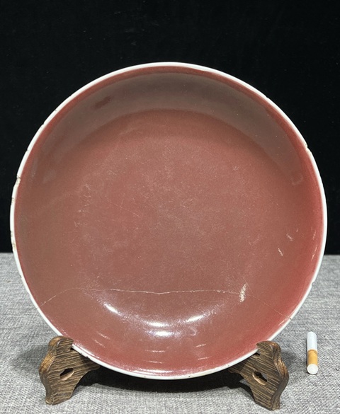 古玩陶瓷霽紅釉盤真品鑒賞圖