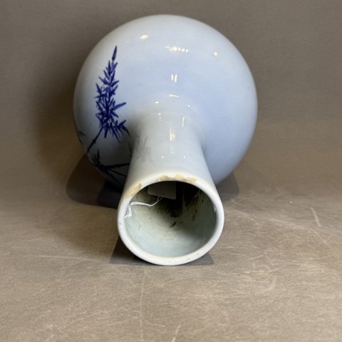 古玩陶瓷花卉紋天球瓶真品鑒賞圖