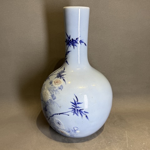 古玩陶瓷花卉紋天球瓶真品鑒賞圖